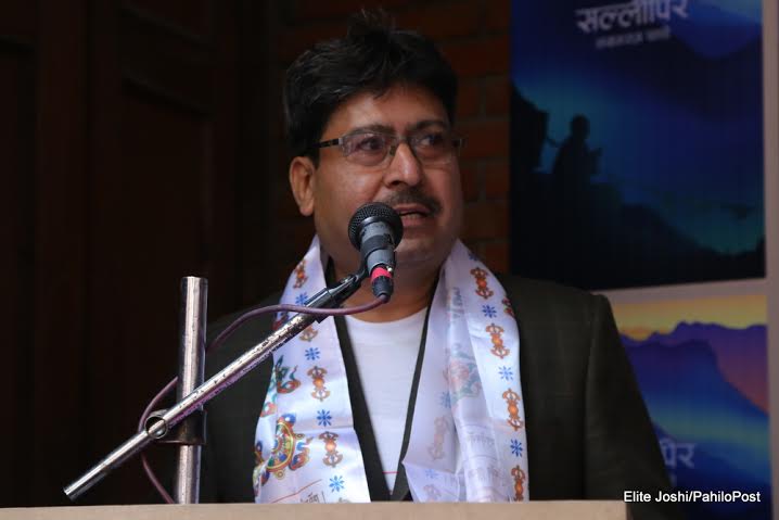 नयनराज पाण्डे भन्छन्- 'आलोचक भनेका मापसे चेक गर्ने ट्राफिक प्रहरीजस्तै हुन्'
