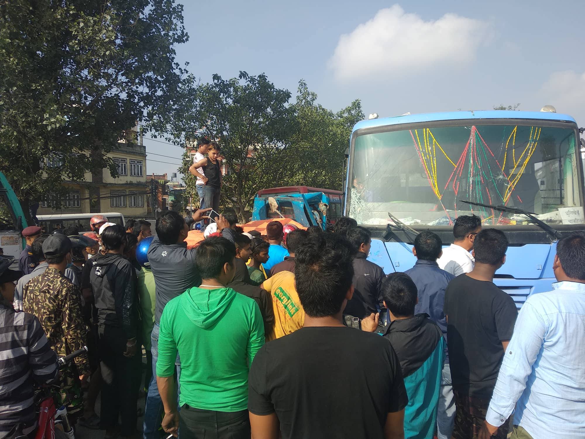 राजधानीमा एकाबिहानै दुई दुर्घटना : सात जना घाइते