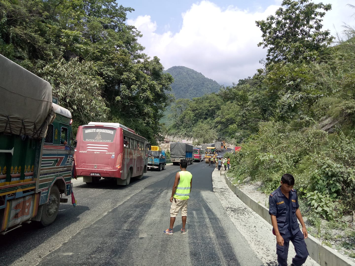नारायणगढ मुग्लिङ सडक भासियो, सवारी आवागमन एकतर्फी