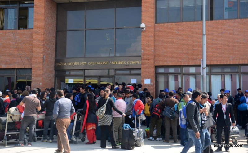 विमानस्थलको एक्स-रे मेसिनमा काम गर्न पुग्छन् वीर अस्पतालका कर्मचारी
