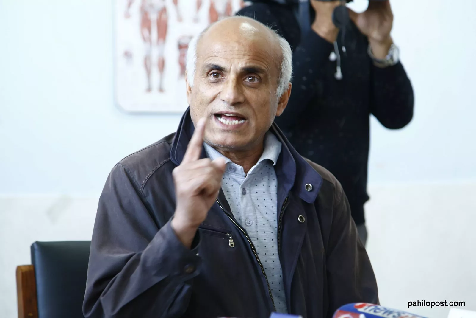 विज्ञप्ति जारी गर्दै डा केसीले भने: विद्यार्थीको पैसा ब्याजहित फिर्ता नगरे जुनसुकै बेला अनशन बस्छु