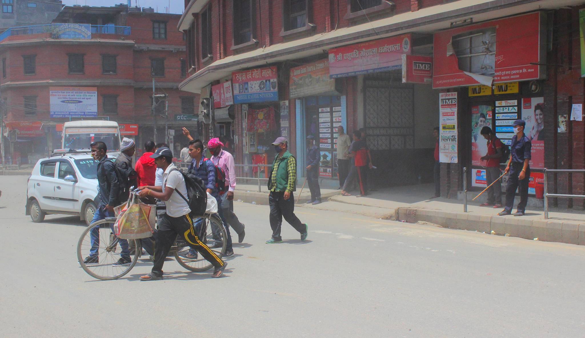बाटो काटेको देखिस् कि समातिहाल !